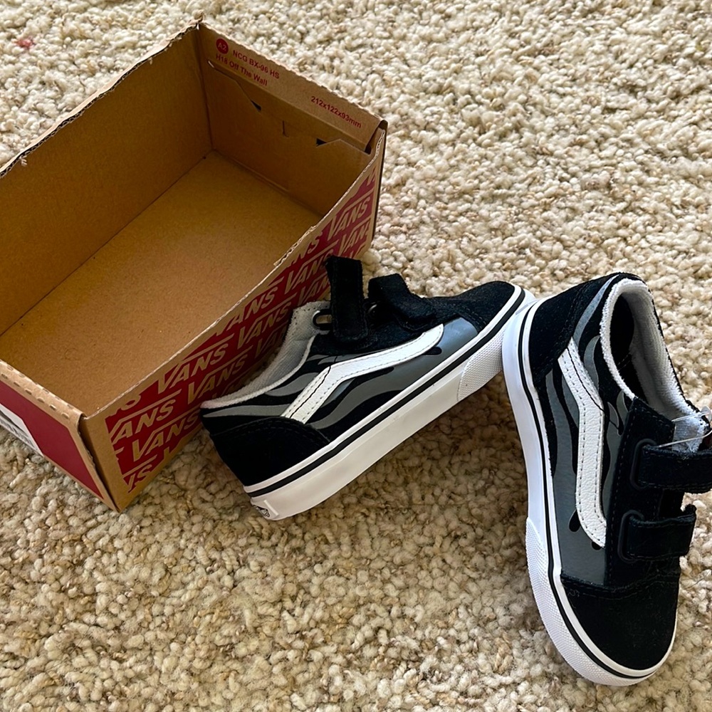 *NWT* Vans Old Skool Toddler